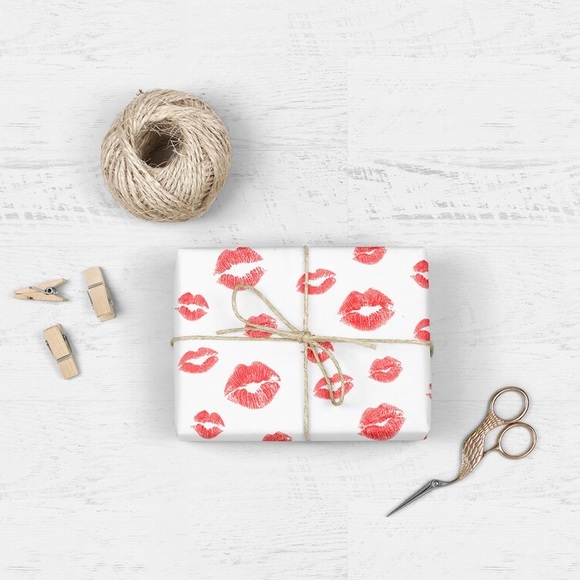 Kisses Gift Wrapping Bridal Shower Anniversary Red Lips Gift Wrap Roll -6FT Roll - Picture 1 of 4